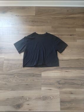 Fabletics Black Short-Sleeve Crewneck Tee